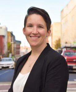 Headshot for Julia Glanz.