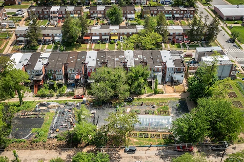 Urban homes with greenhouse and garden
